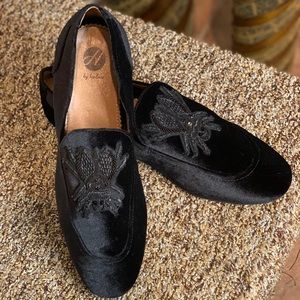 Men’s velvet loafers